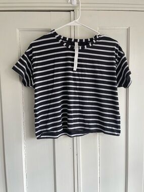 Lululemon Cates Tee Black & White Striped Crewneck Crop Size 6 T-Shirt Women’s